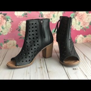 NWOT Toms Majorca Peep Toe Perforated Heels